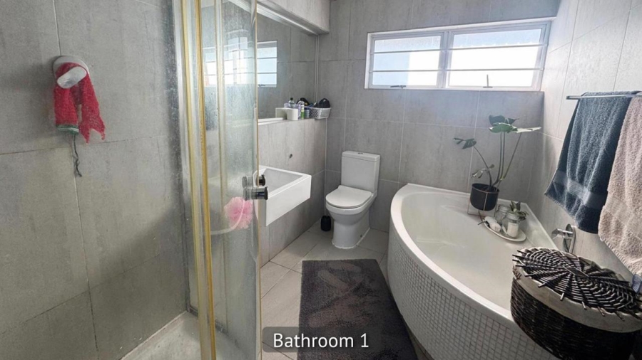 2 Bedroom Property for Sale in Sunnyridge Eastern Cape